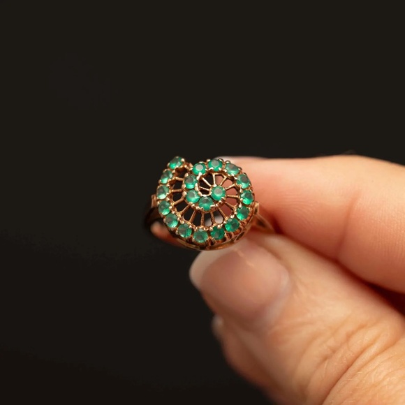 Vintage Spiral Emerald Cluster Ring in 10k Gold – Retro Mid-Century Cocktail Sta - Picture 3 of 12